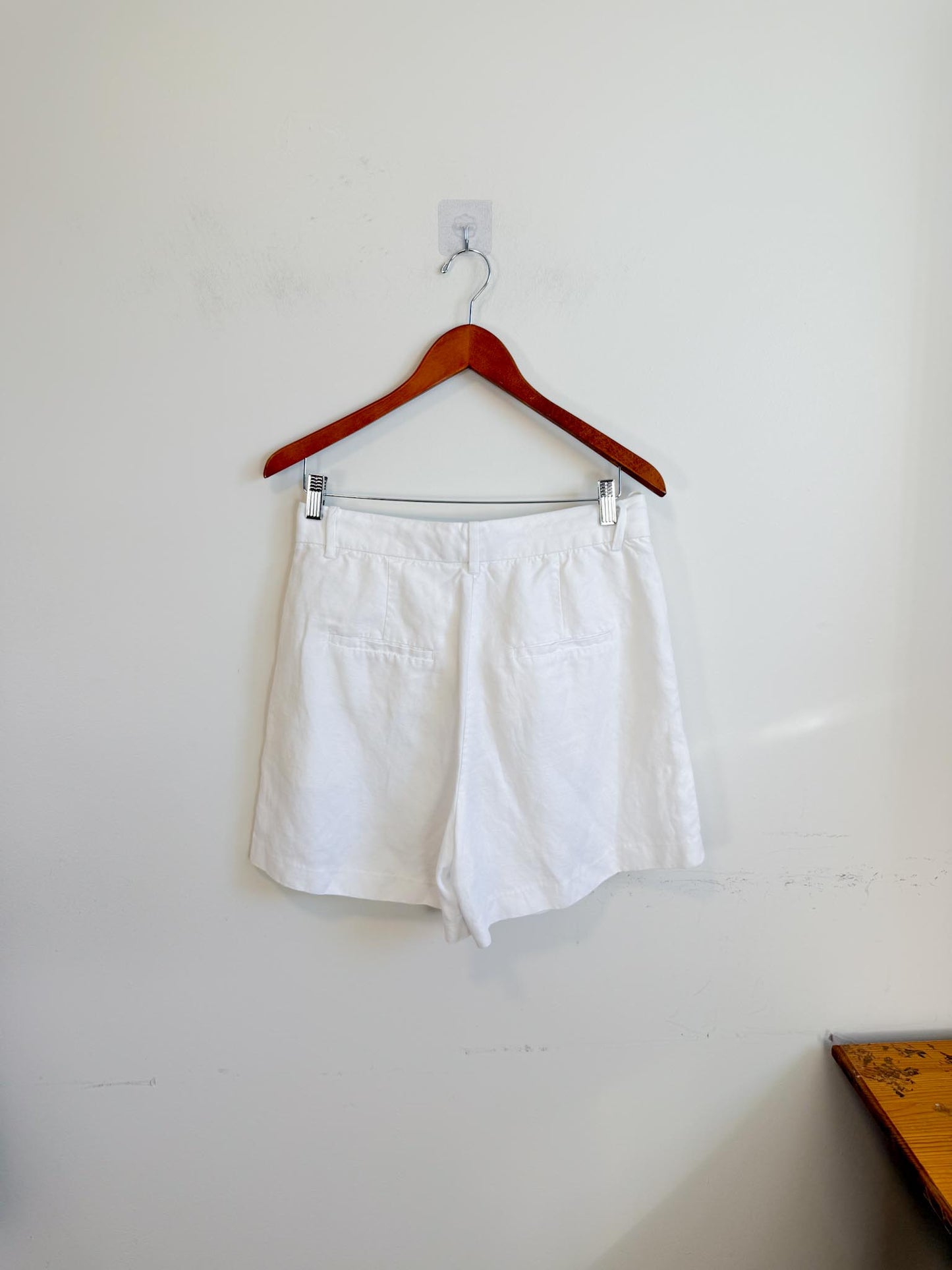 Wilfred "The Effortless Linen Short in White" (Size 10)
