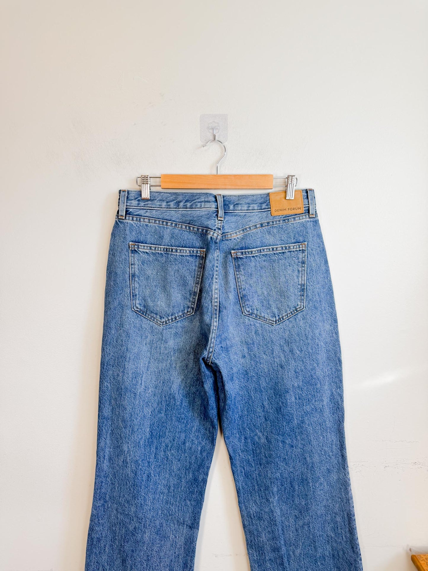 Denim Forum "The Farrah Hi-Rise Wide Jean" (Size 31)