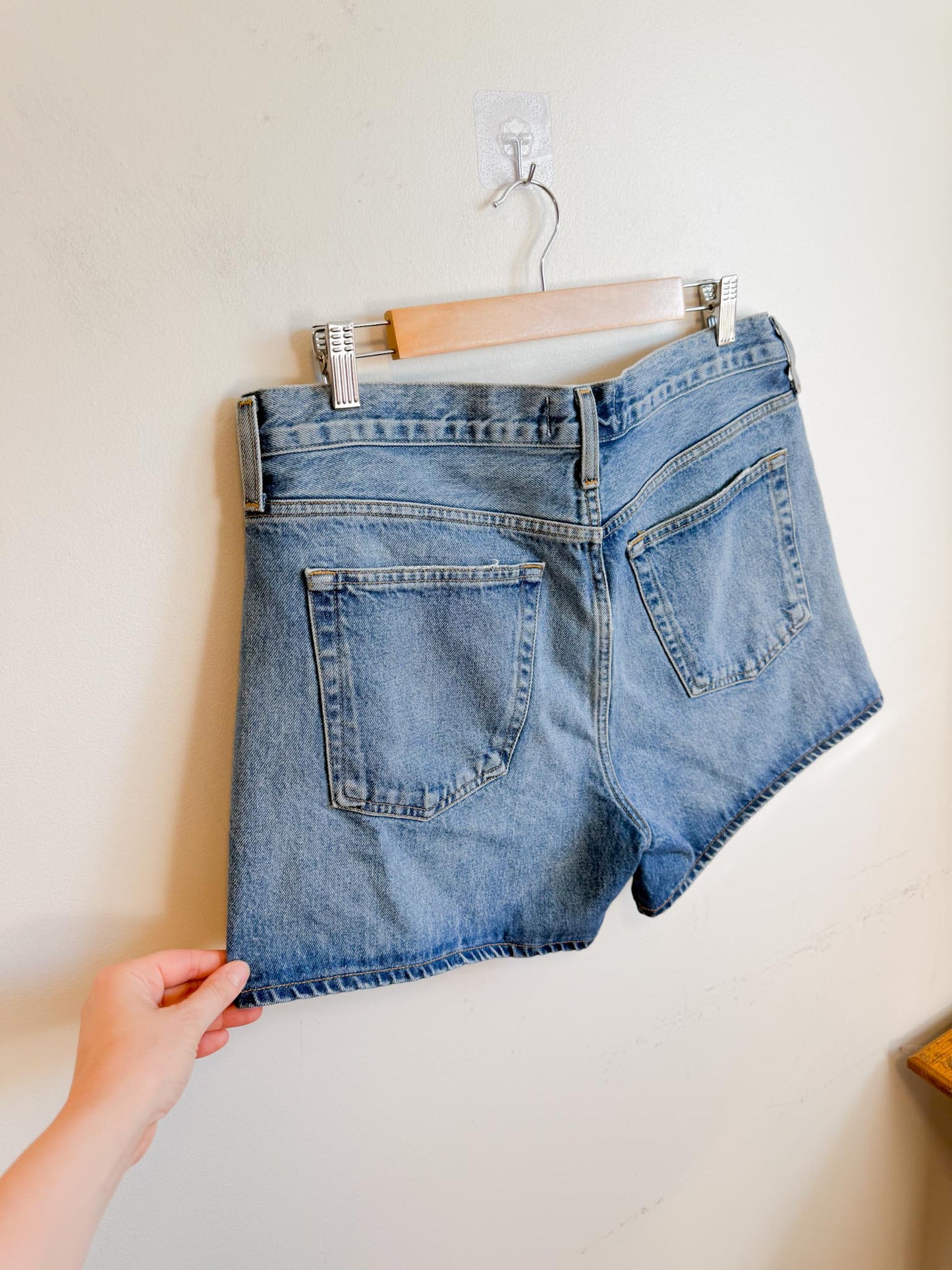 AGOLDE "Parker Long Jean Short" (Size 31)