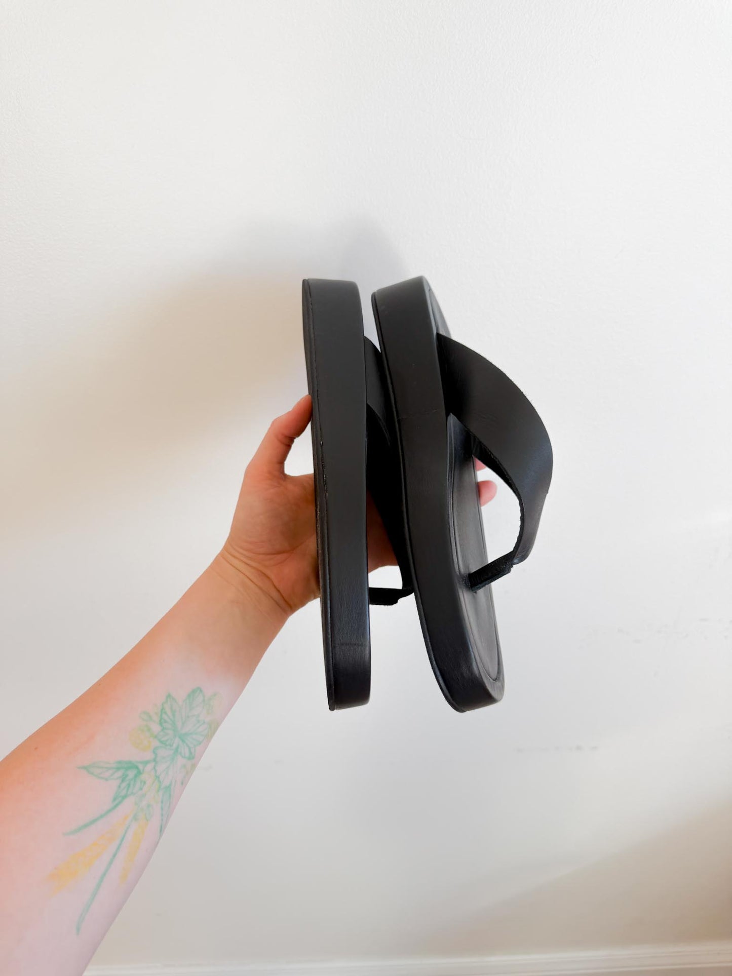 ALOHAS Sustainable "Overcast Sandal in Black" (Size 38)
