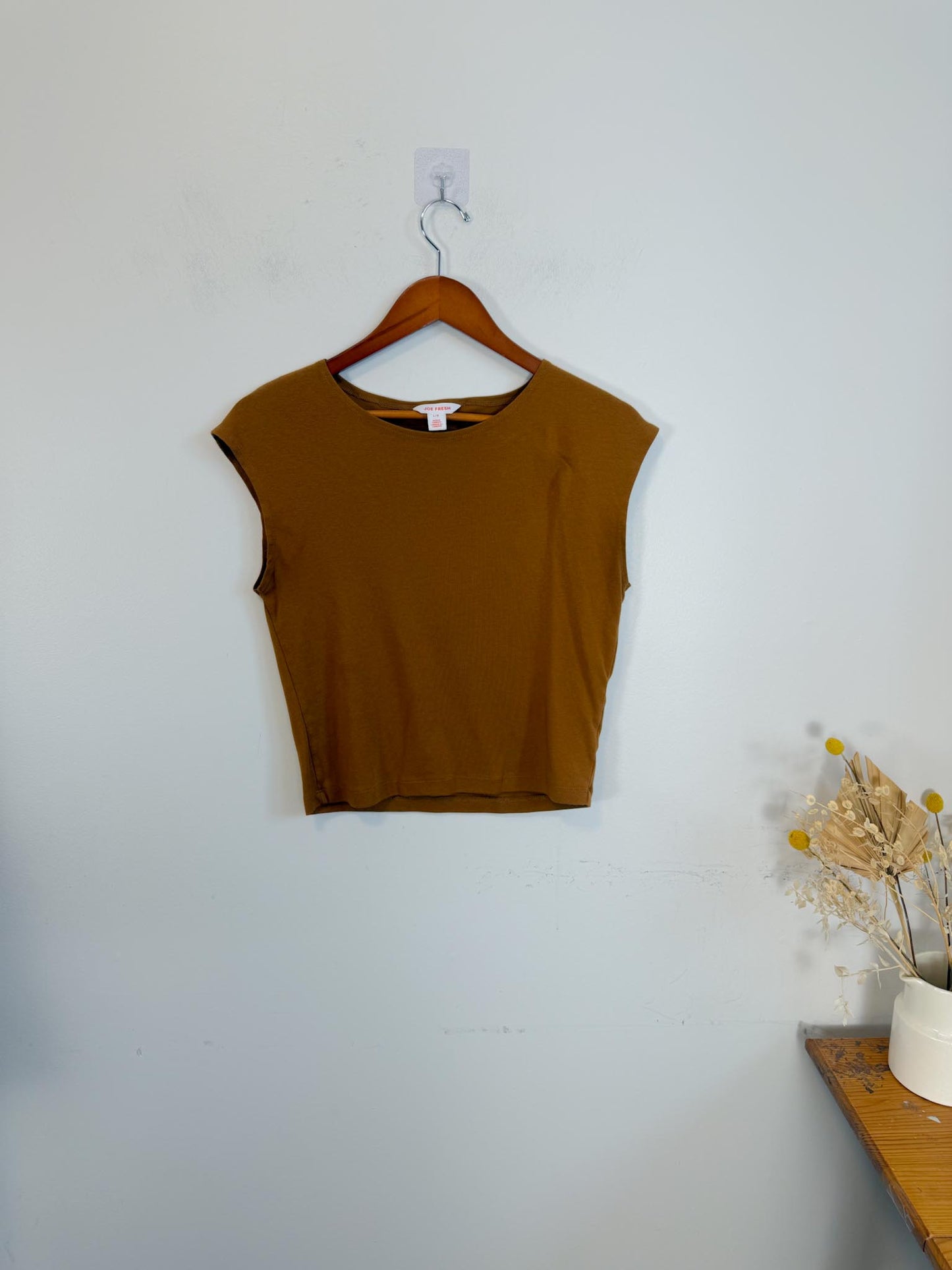 Joe Fresh Cropped T-Shirt in Brown (Size L)