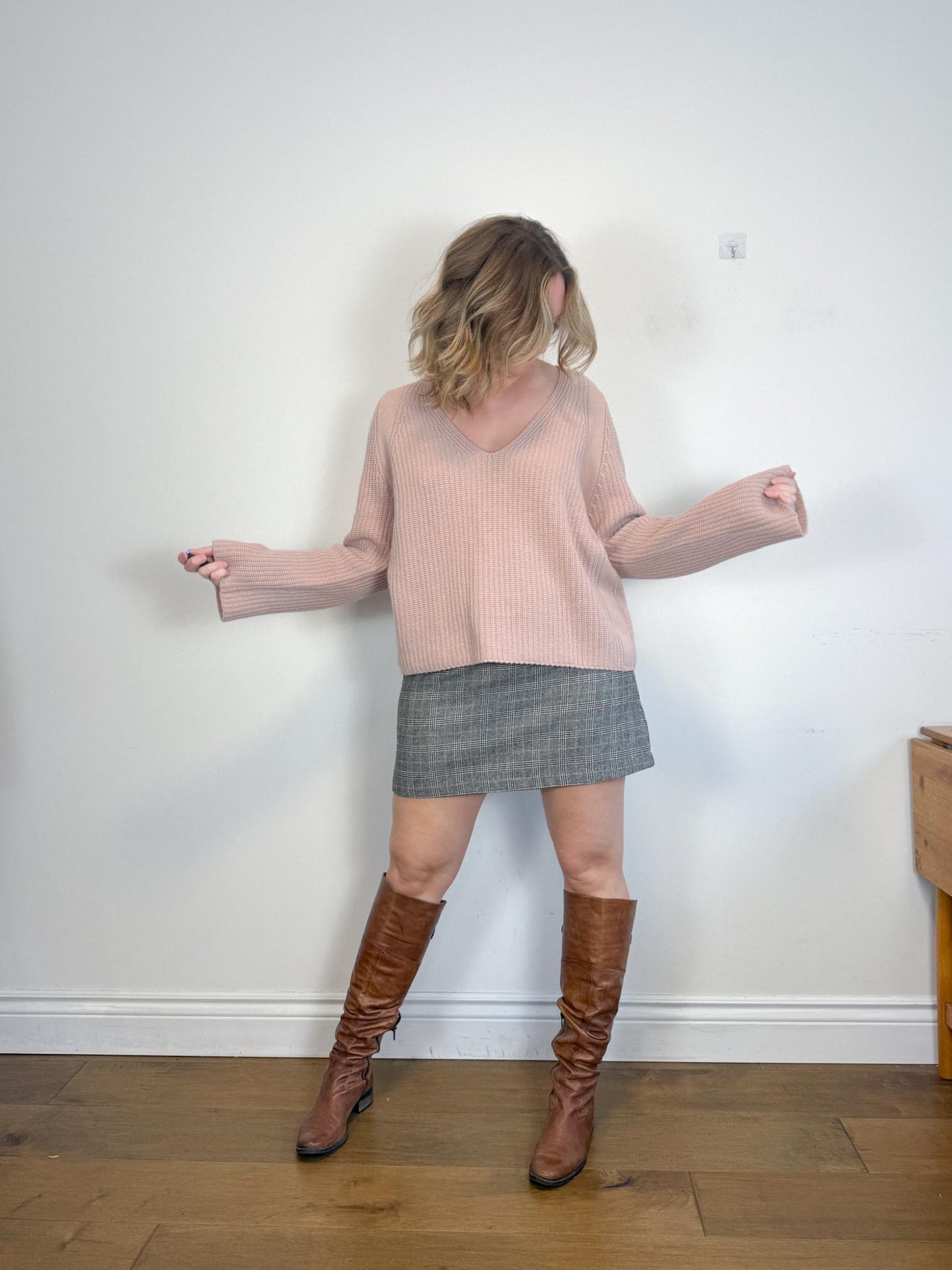 HELMUT LANG Designer Wool & Cashmere V-Neck Knit Sweater in Dusty Rose (Size L)