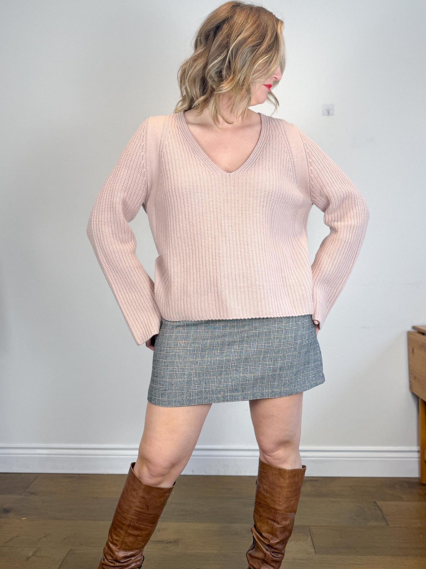 HELMUT LANG Designer Wool & Cashmere V-Neck Knit Sweater in Dusty Rose (Size L)