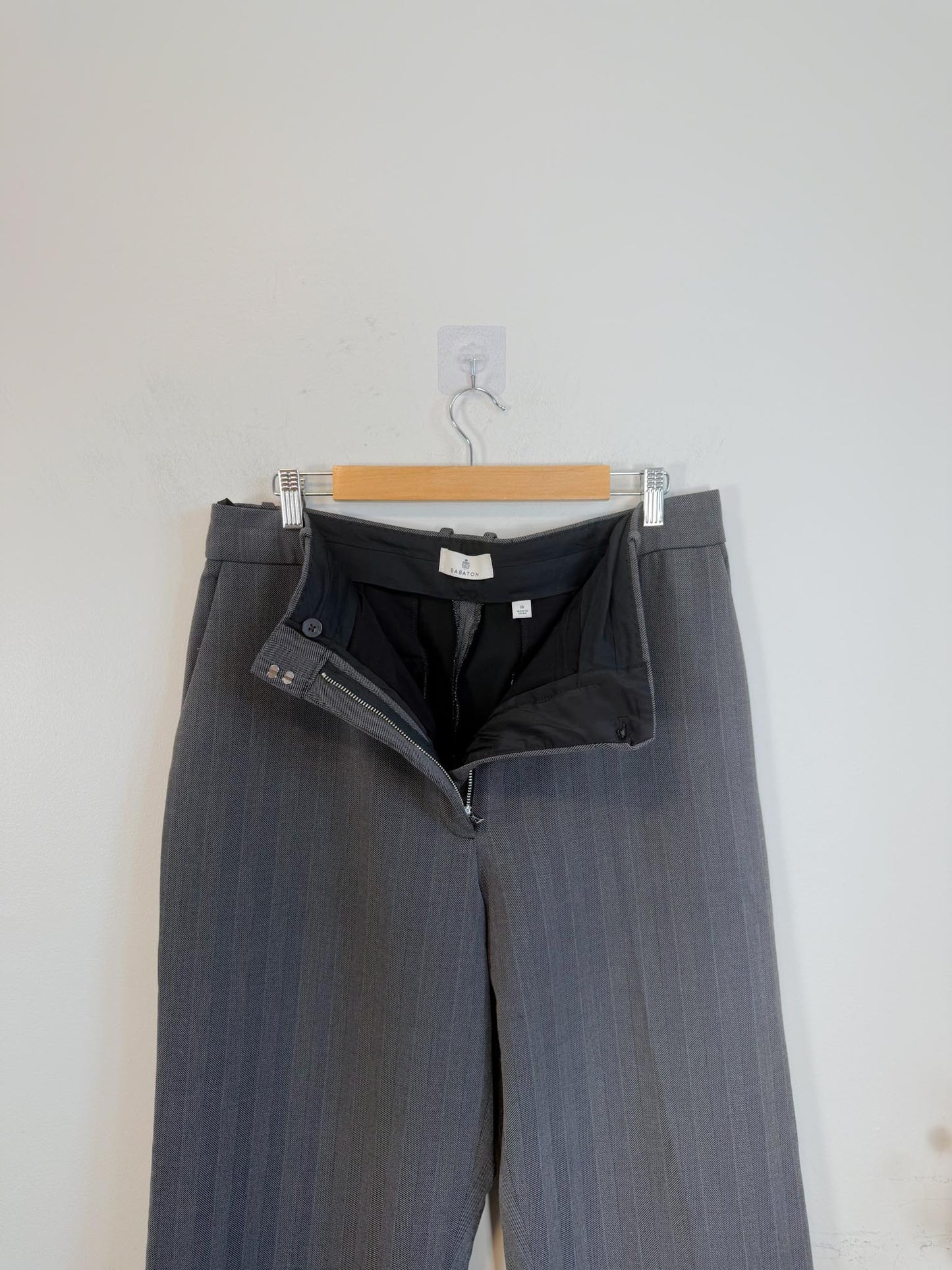 Babaton High Rise Trousers in Grey (Size 16)