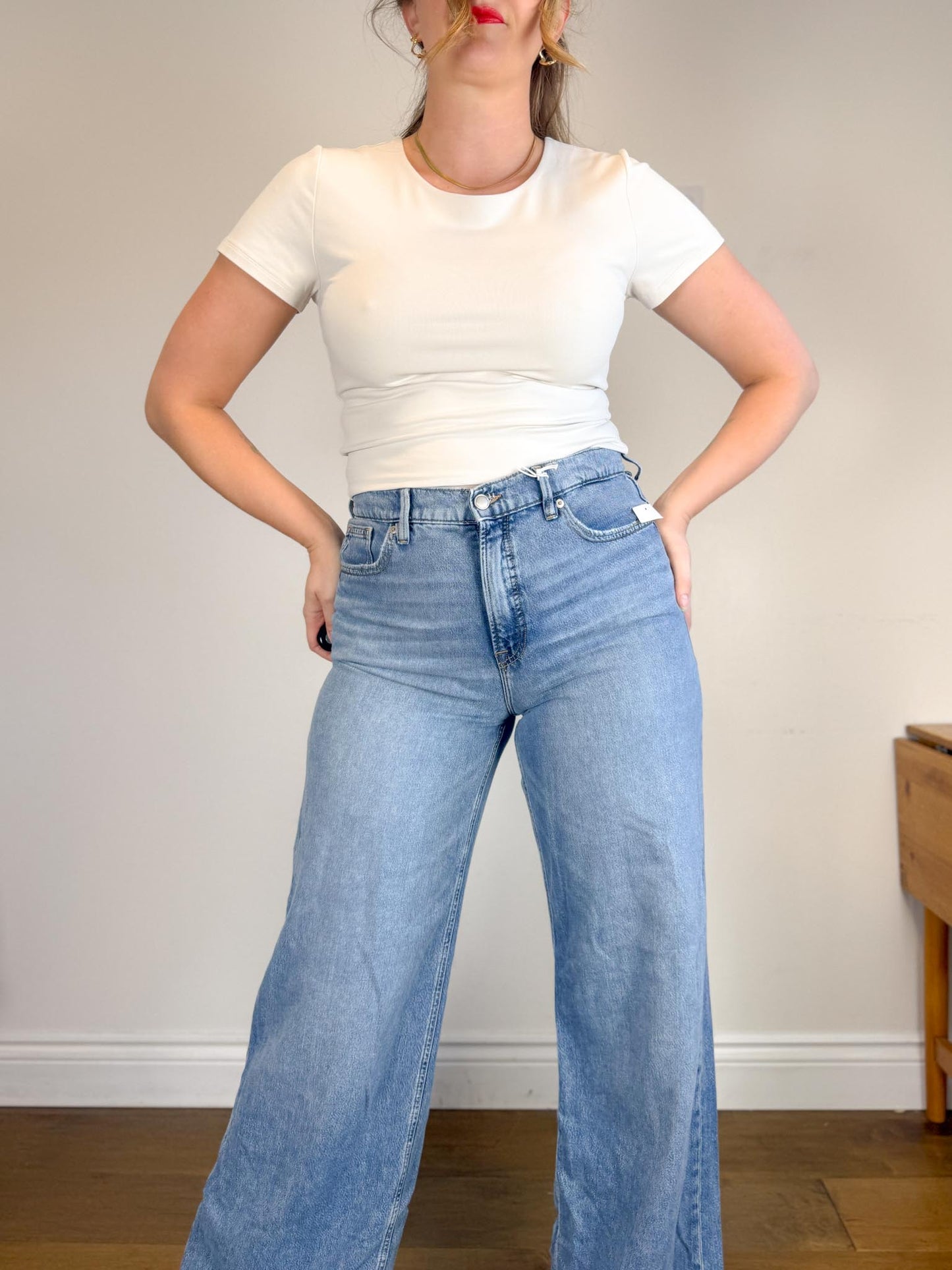 Good American "Good Standard Ease Jeans in Light Wash" NWT (Size 27)