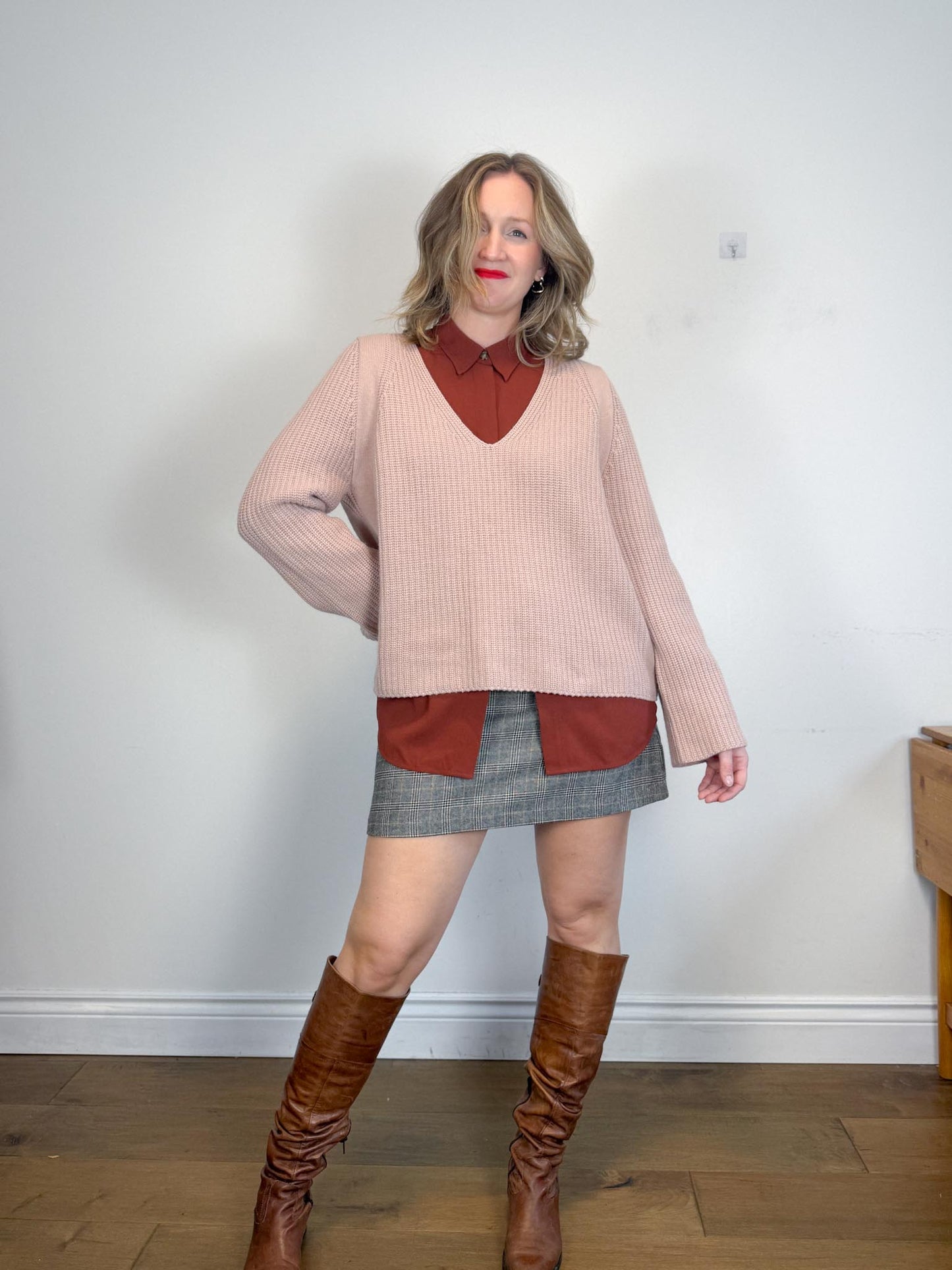 HELMUT LANG Designer Wool & Cashmere V-Neck Knit Sweater in Dusty Rose (Size L)