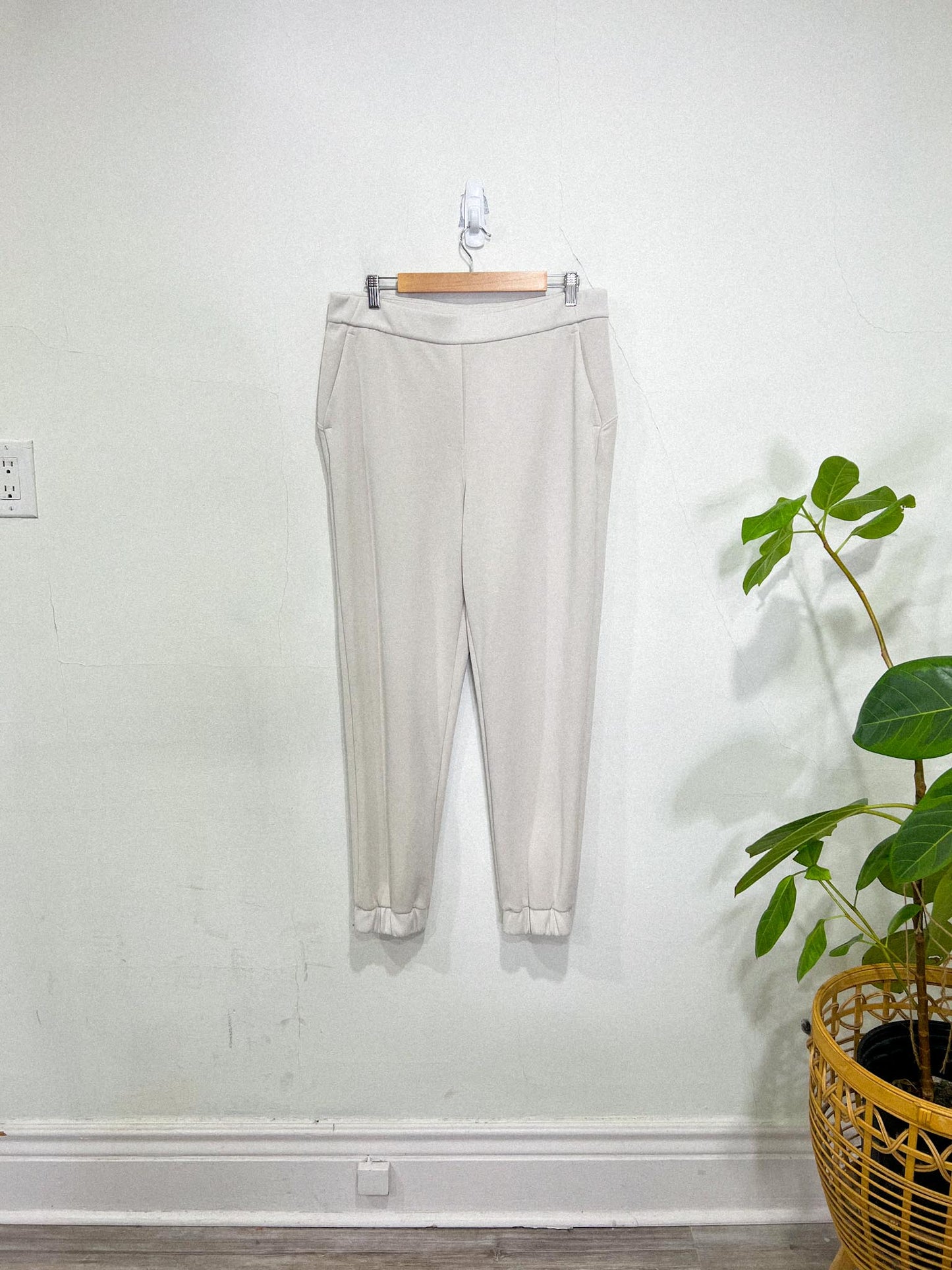 Lululemon High Rise Oversized Jogger Sweatpants in Off-White (Size 12)