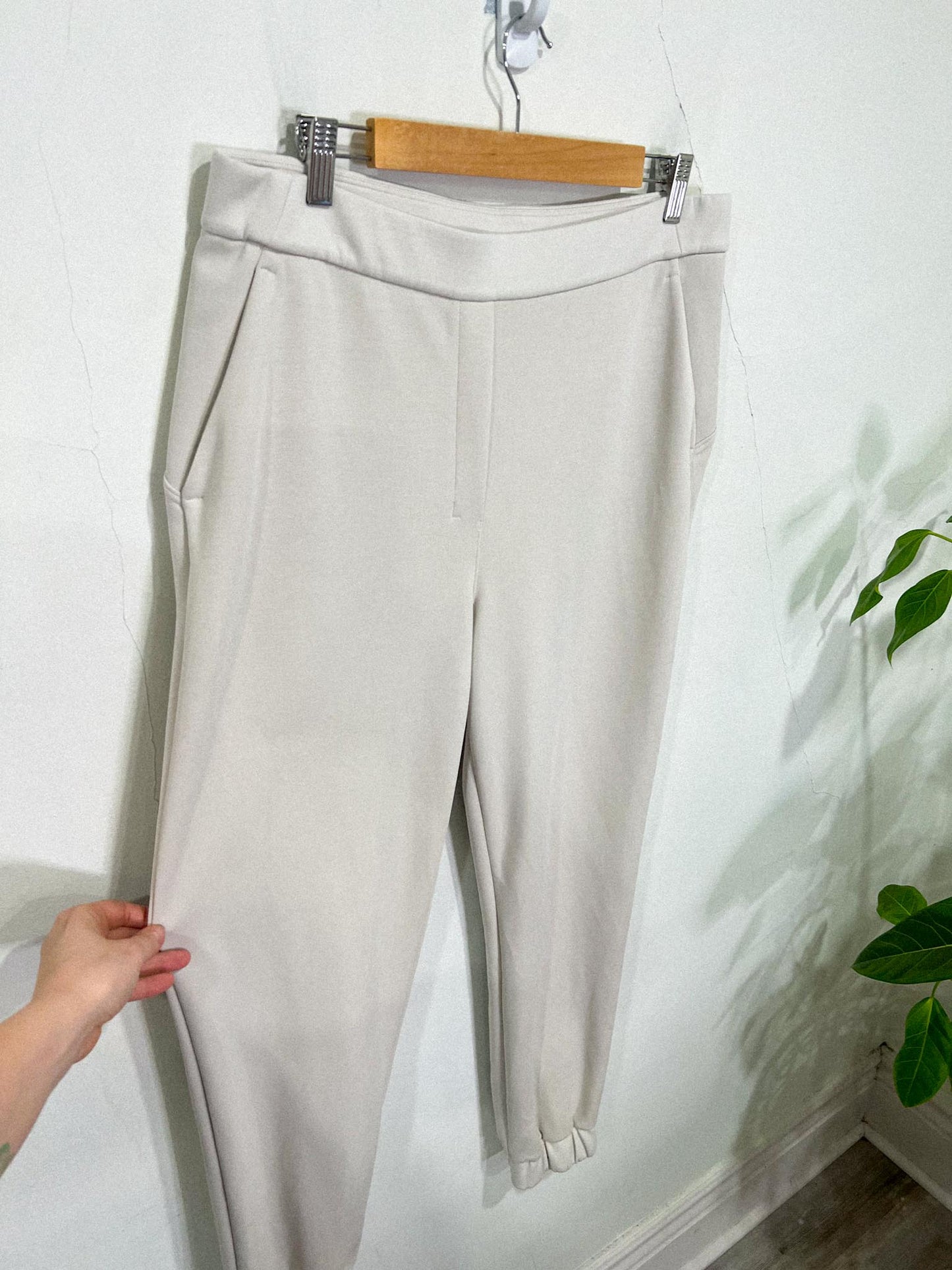 Lululemon High Rise Oversized Jogger Sweatpants in Off-White (Size 12)