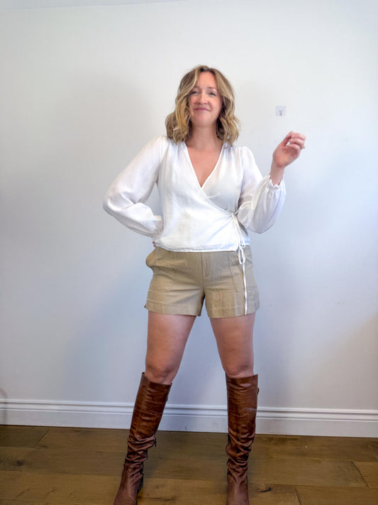 Banana Republic Shorts in Light Brown (Size L)