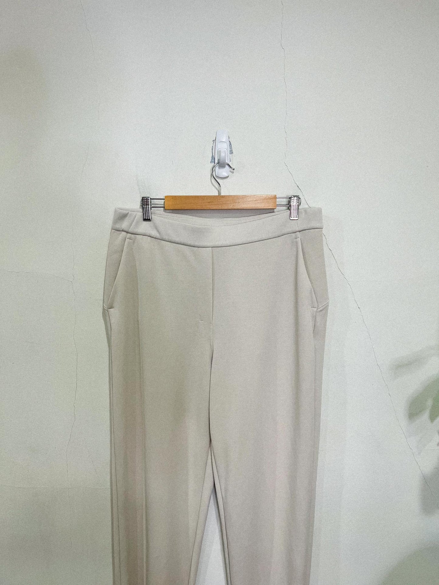 Lululemon High Rise Oversized Jogger Sweatpants in Off-White (Size 12)