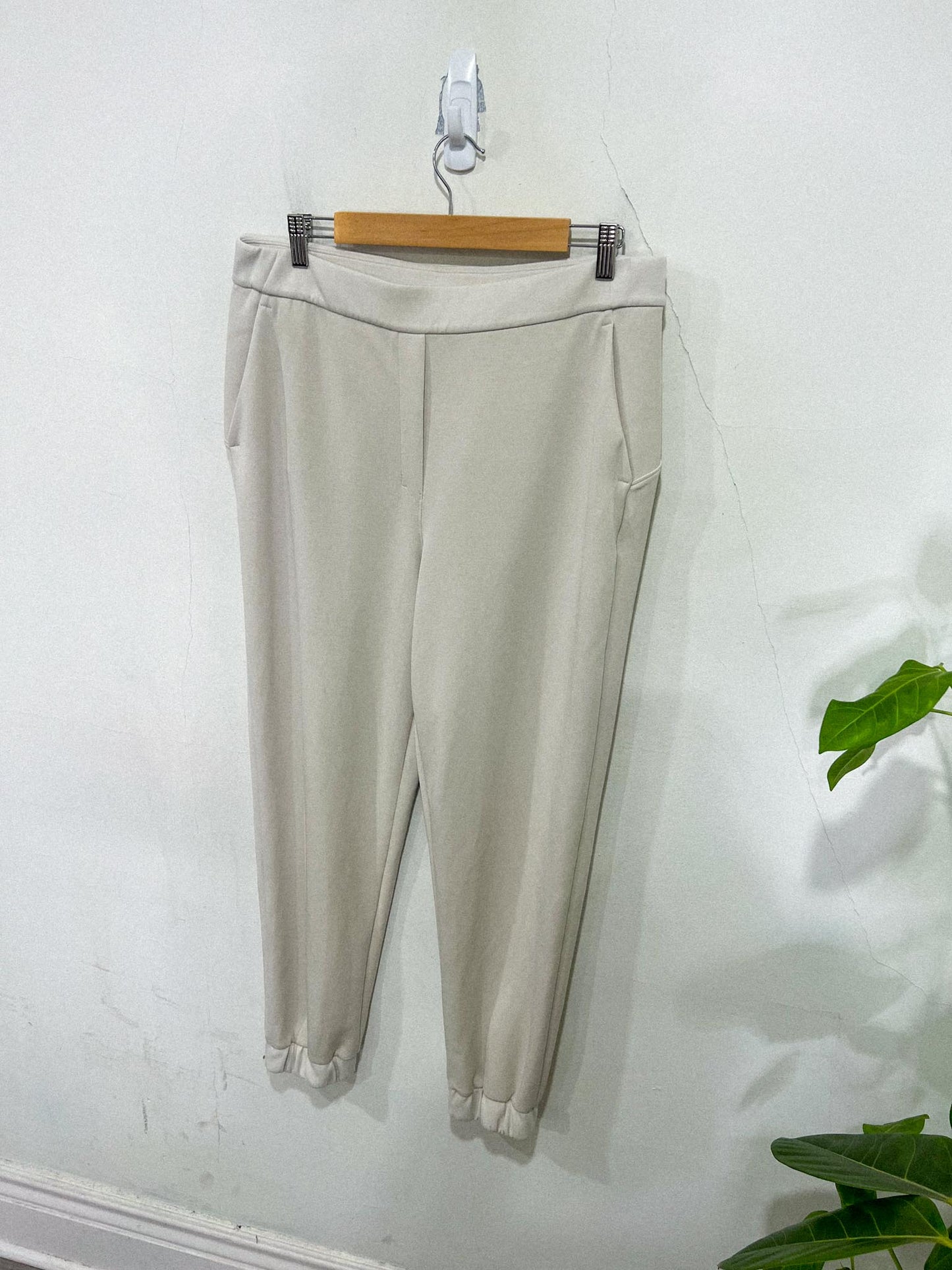 Lululemon High Rise Oversized Jogger Sweatpants in Off-White (Size 12)