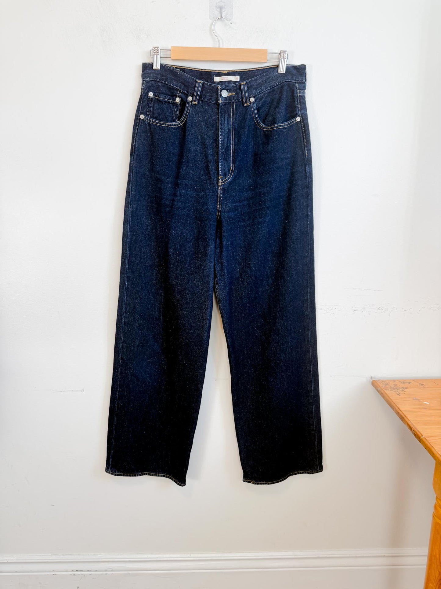 Levi’s "High Loose Jeans in Dark Wash" (Size 30)