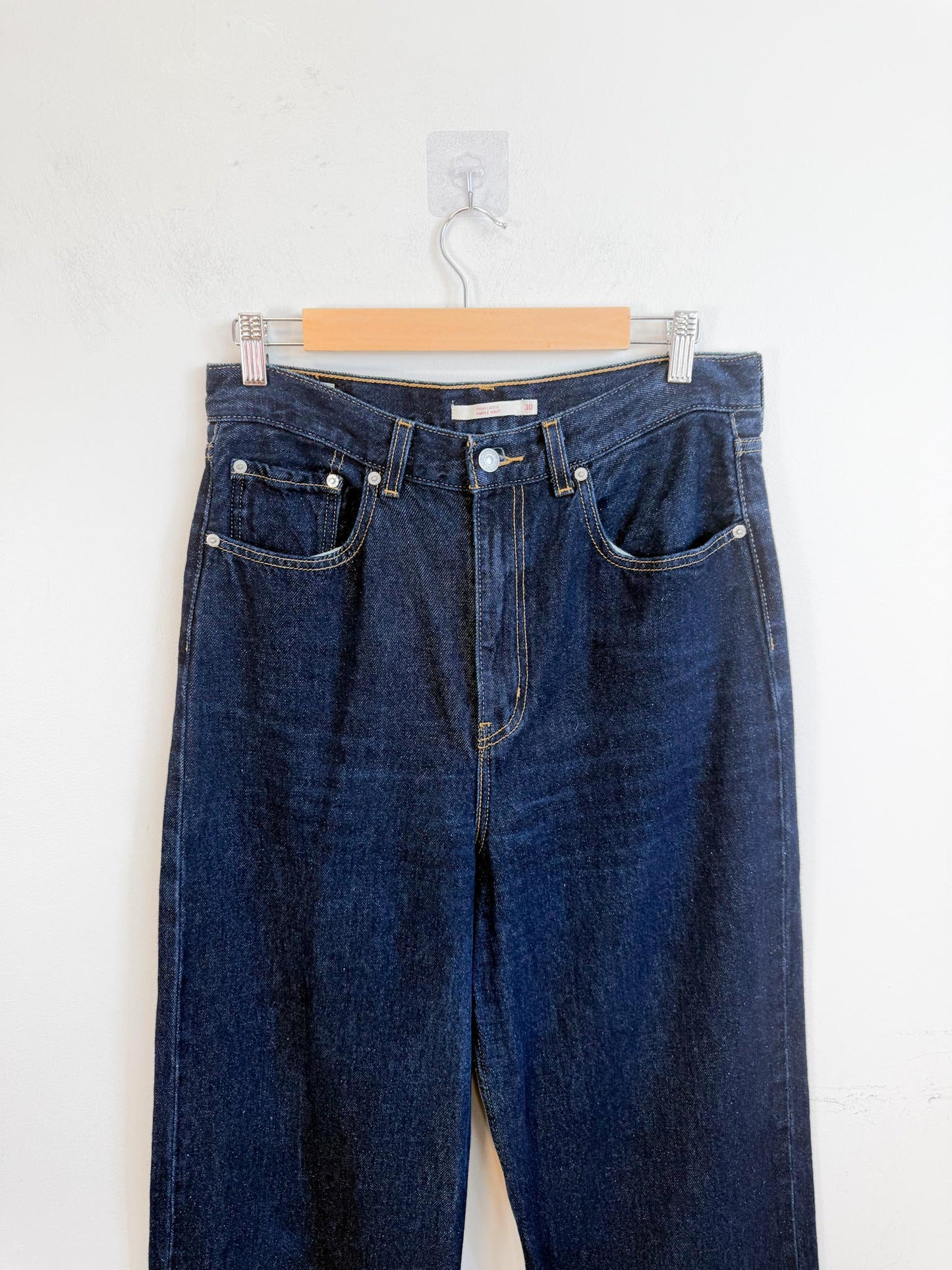 Levi’s "High Loose Jeans in Dark Wash" (Size 30)