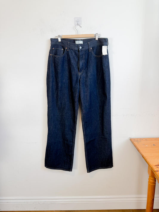 Abercrombie & Fitch "The Loose High Rise Jeans in Dark Wash" NWT (Size 31)