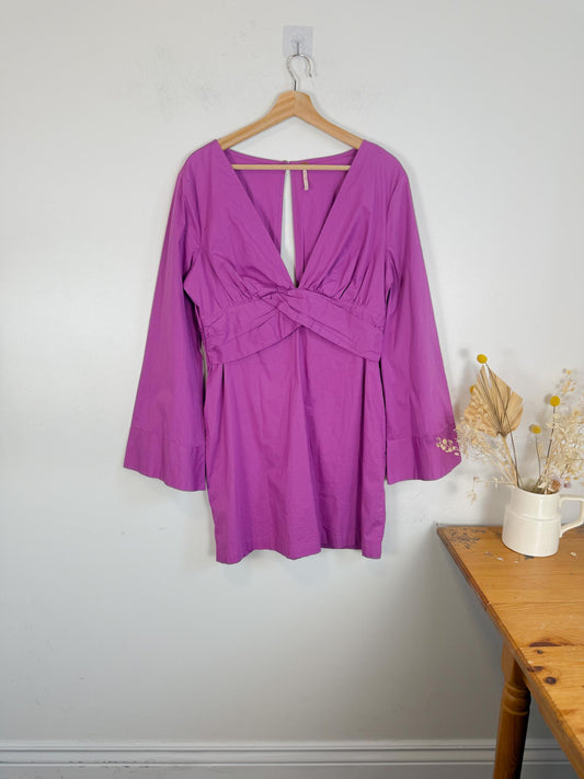 Free People "Feeling Fabulous Bell Sleeve Mini Dress in Magenta" (Size M)