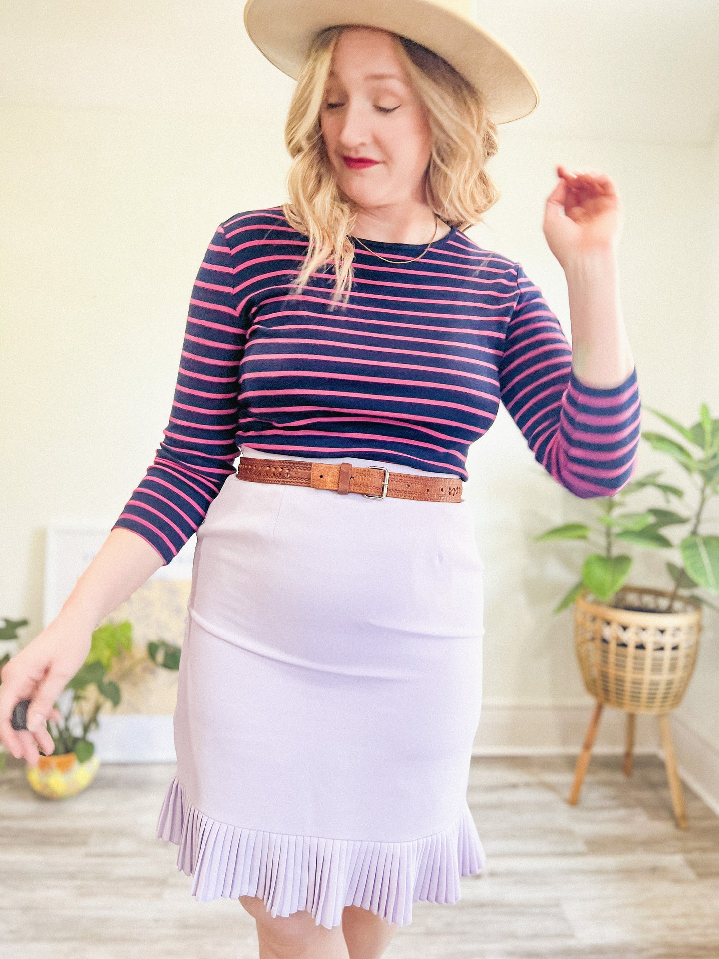 Vintage Lilac Mini Skirt with Pleated Edge (Size M/L)