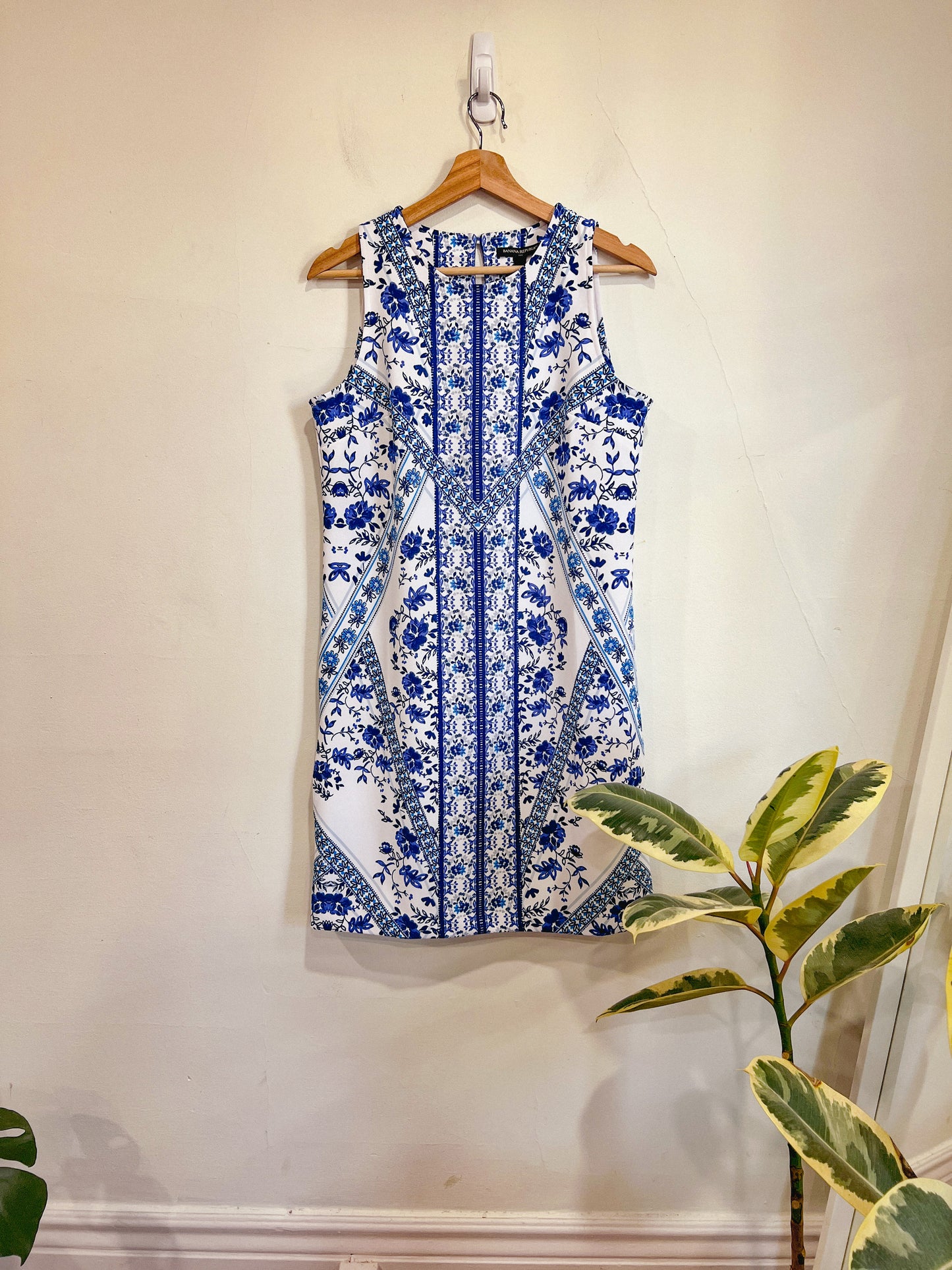 Banana Republic Blue Floral Sleeveless Shift Dress NWT (Size 8)